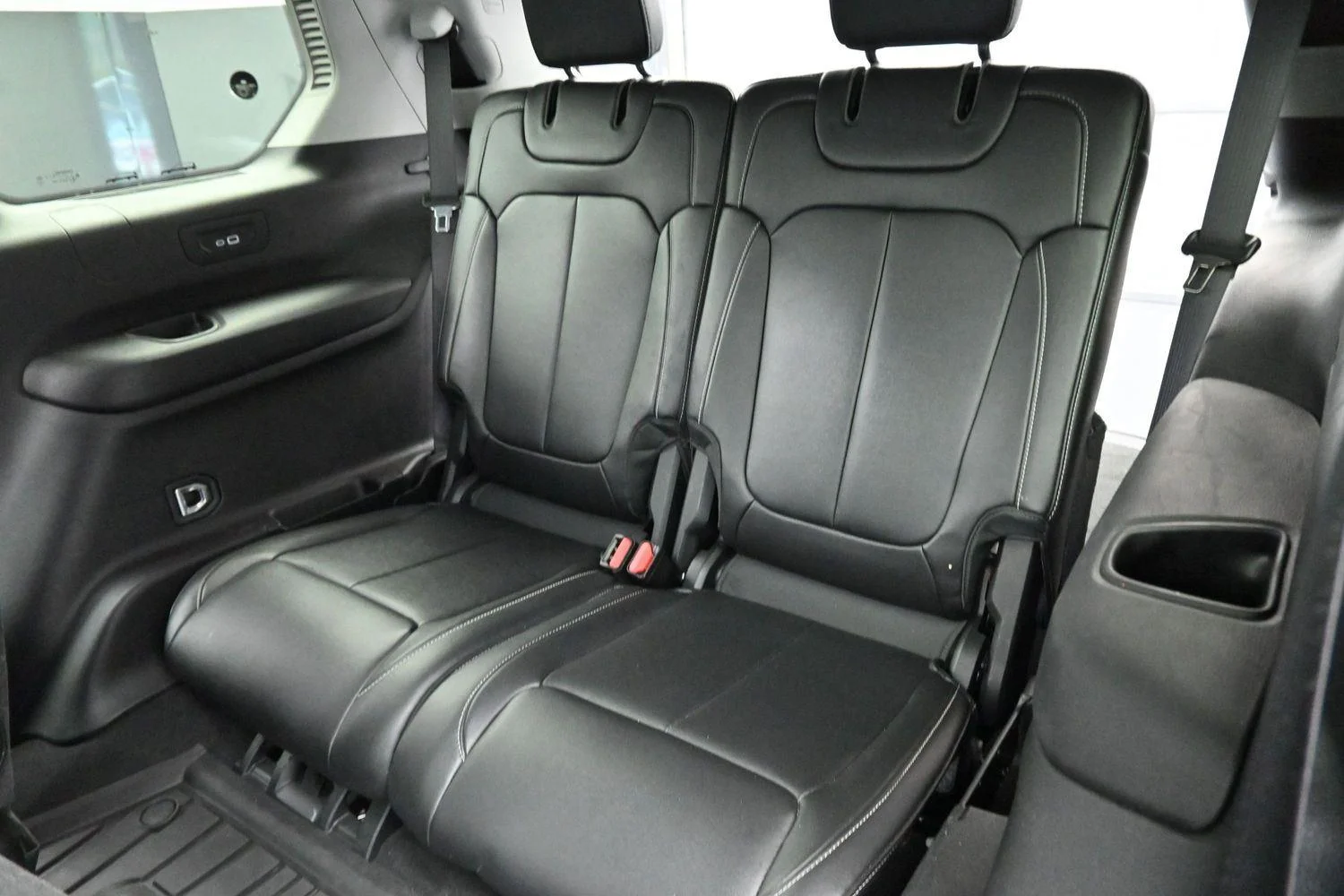 Used 2023 Rocky Mountain Pearlcoat Jeep Limited image 34