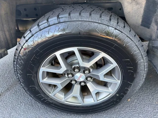 Used 2016 QUICKSILVER METALLIC GMC 4WD SLE image 17