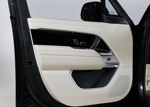 New 2026 Carpathian Grey Land Rover SE image 25