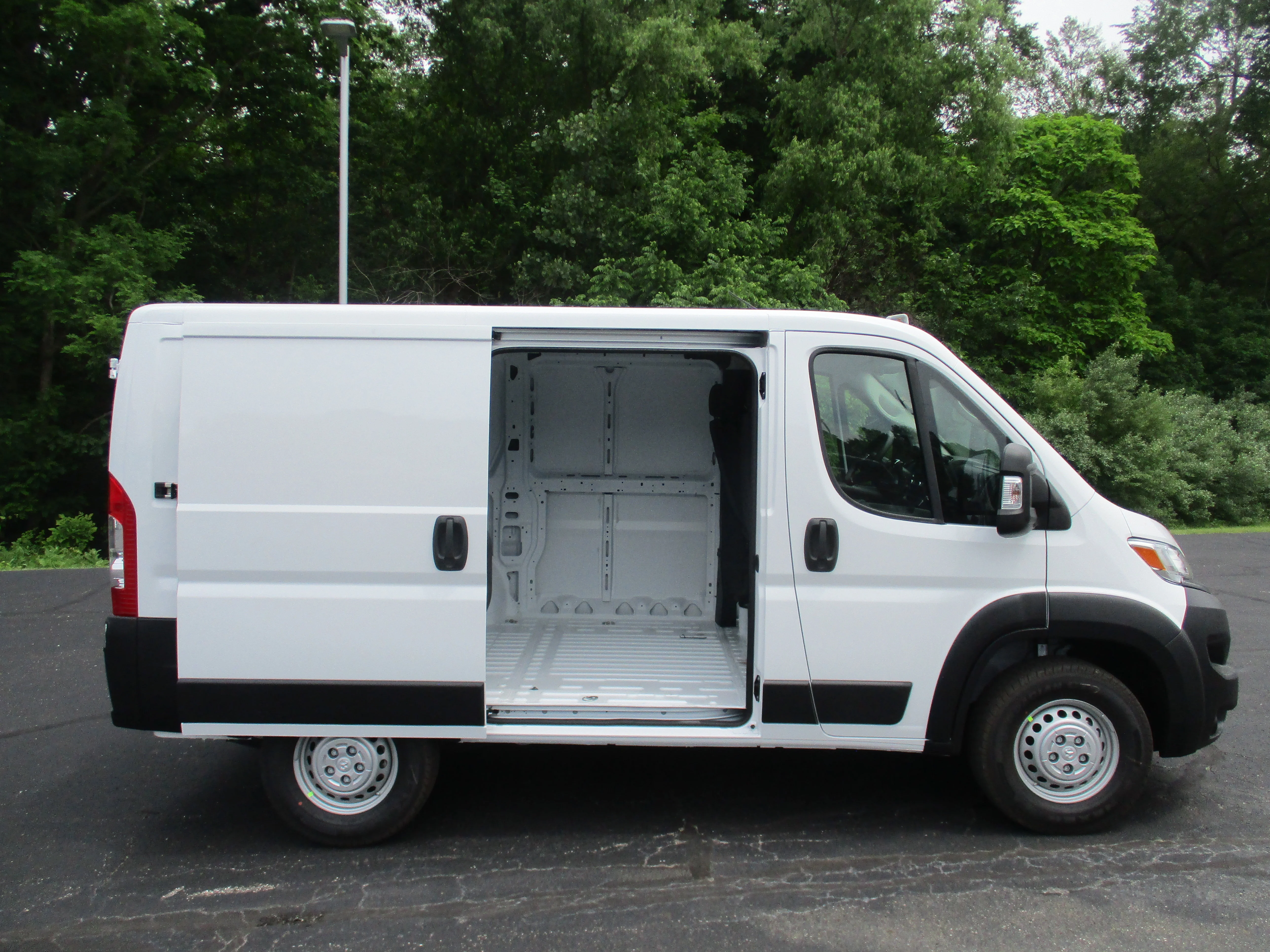 New 2026 Bright White Clear-Coat Exterior Paint RAM Tradesman image 26