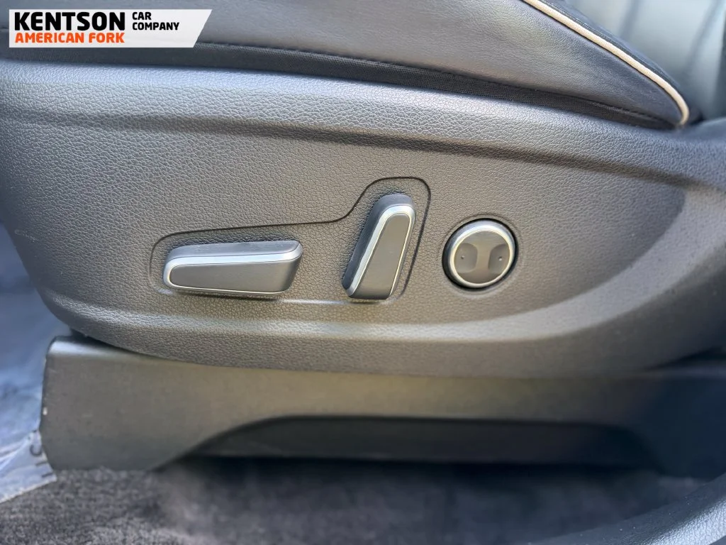 Used 2025 Silver Hyundai SEL image 27
