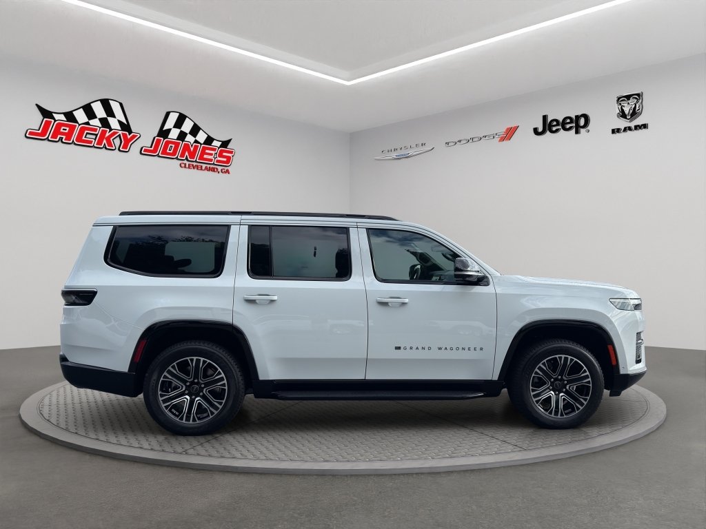 New 2026 Bright White Clear-Coat Exterior Paint Jeep Base image 11
