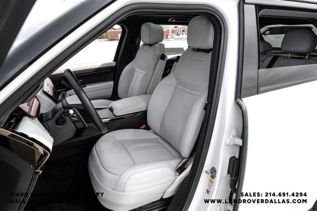 Used 2023 Fuji White Land Rover SE image 34