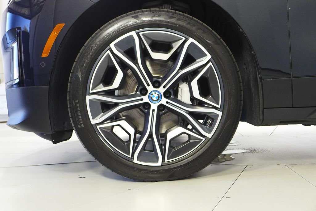 Certified Used 2024 Black Sapphire Metallic BMW xDrive50 image 5