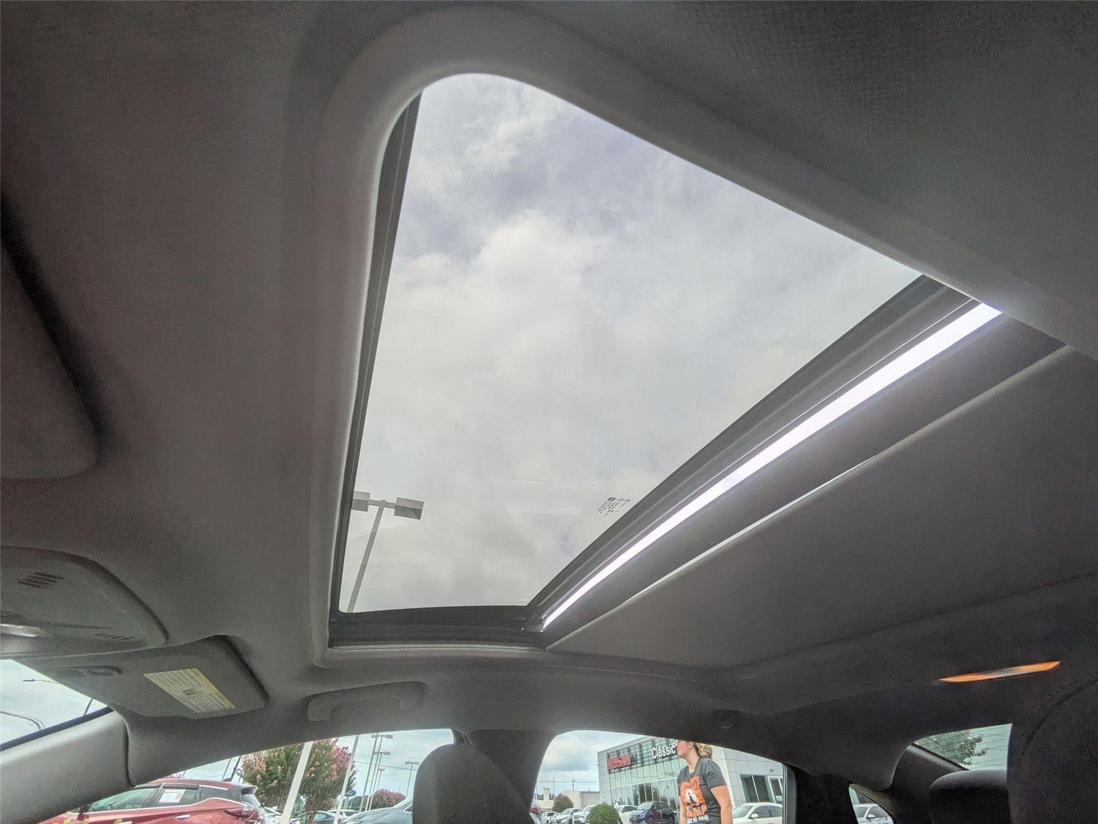 Used 2024 Summit White Chevrolet LT image 24
