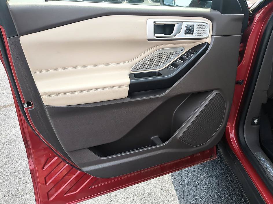 Used 2020 Red Metallic Ford Platinum image 14