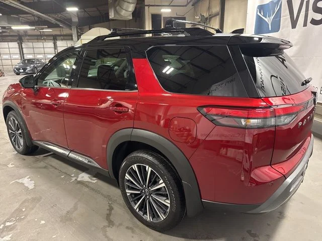 New 2026 Scarlet Ember Tintcoat / Super Black Two-tone Nissan Platinum image 6