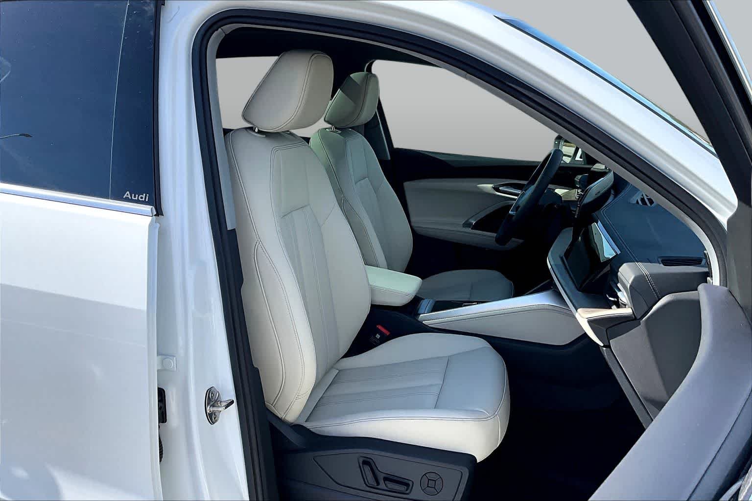 Used 2025 Arkona White Audi Premium image 9
