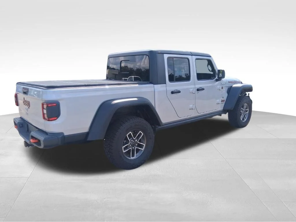 Used 2024 Silver Jeep Mojave image 7