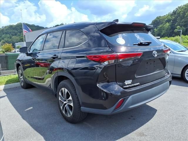 Used 2022 Brown Toyota XLE image 17