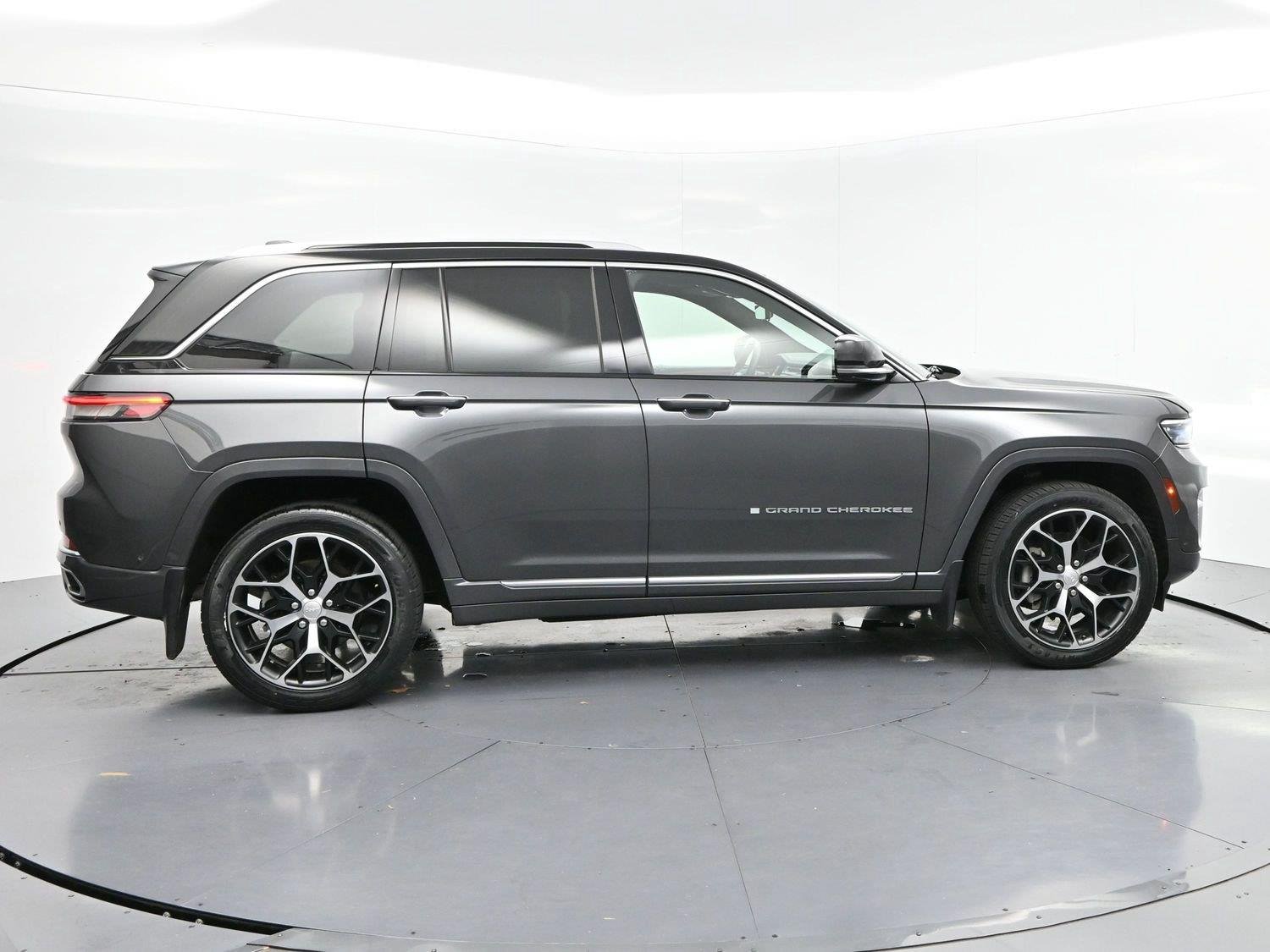 Used 2022 Baltic Gray Metallic Clearcoat Jeep Summit Reserve image 8