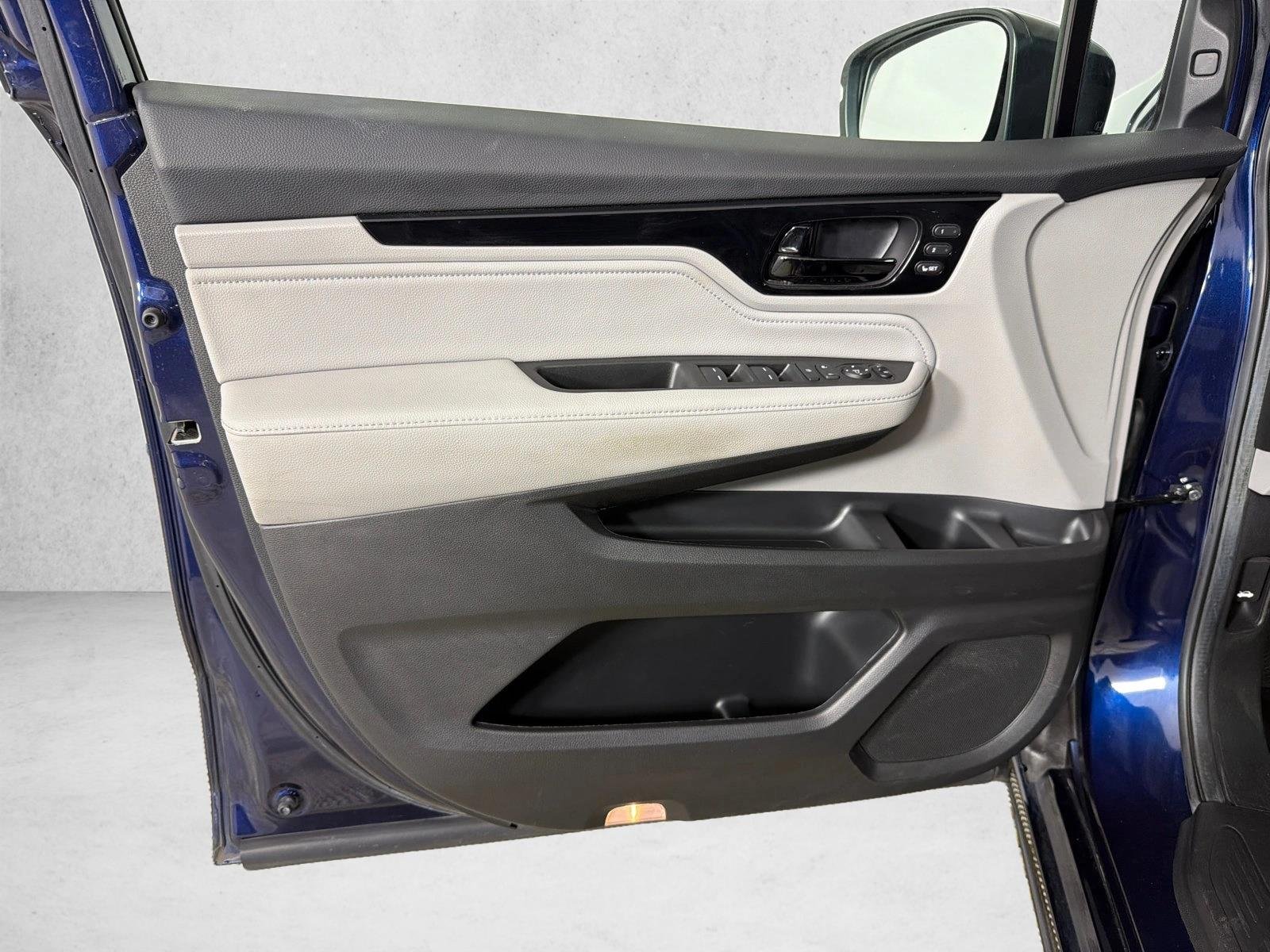Used 2022 Black Honda Touring image 12
