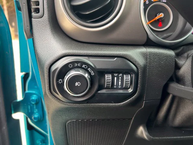 Used 2020  Jeep Unlimited Sport S image 13
