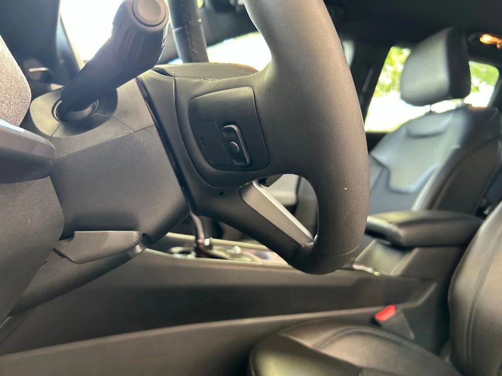 Used 2025 Blue Jeep Latitude image 41