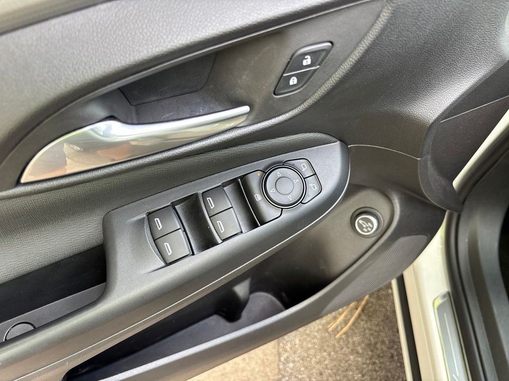 Used 2025 White Buick Avenir image 24