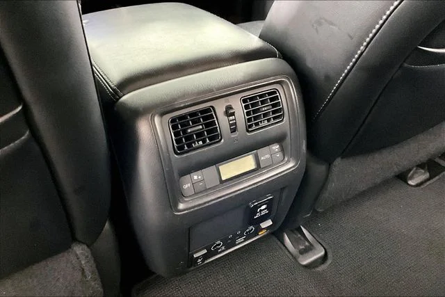 Used 2017 Gray Nissan Platinum image 9