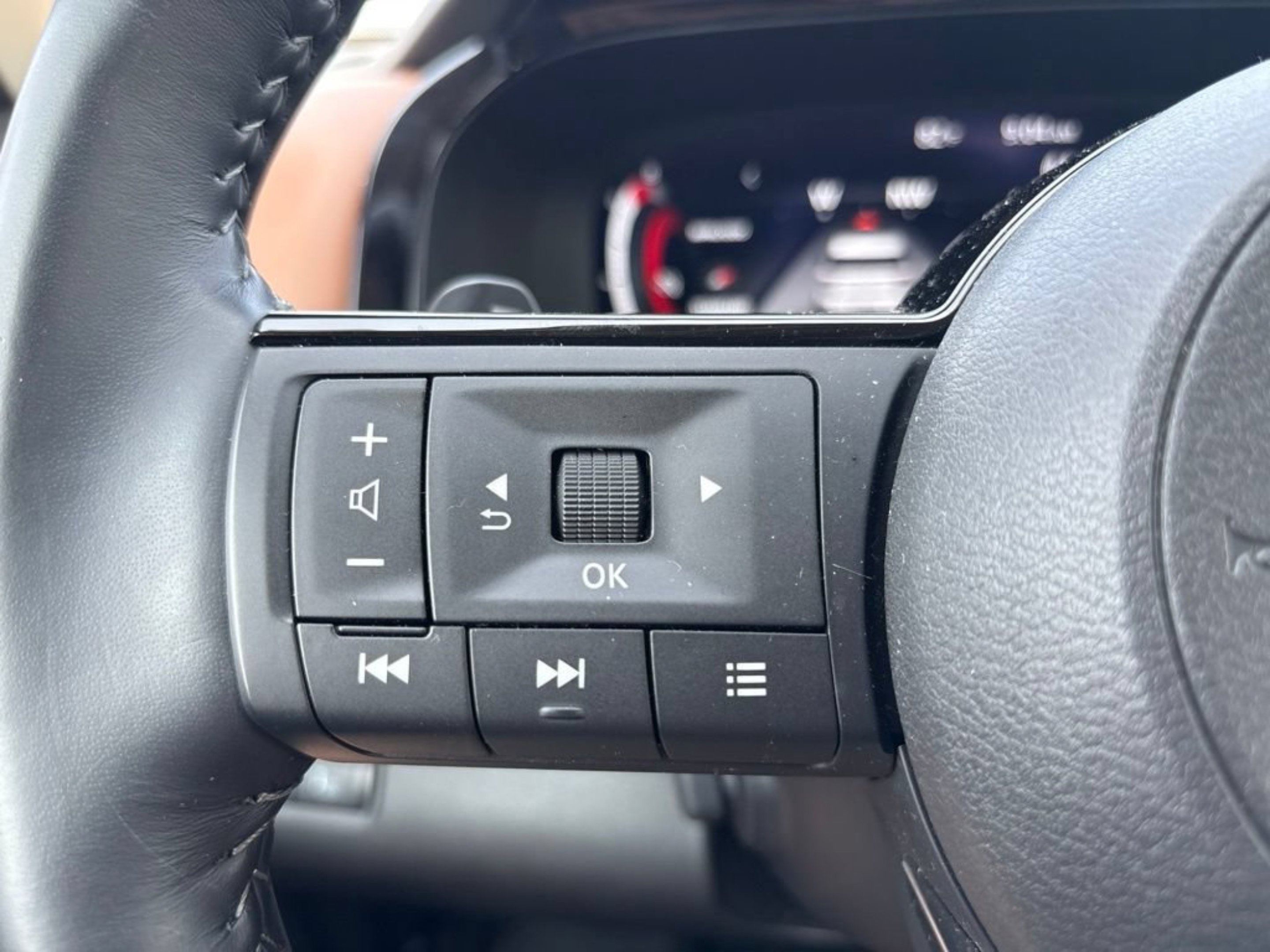 Used 2024 Scarlet Ember Nissan Platinum image 8