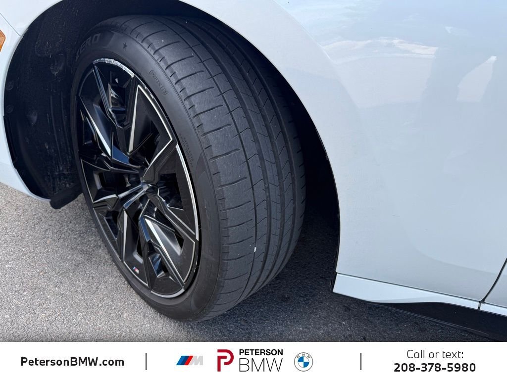 Used 2025 Mineral White Metallic BMW xDrive60 image 33