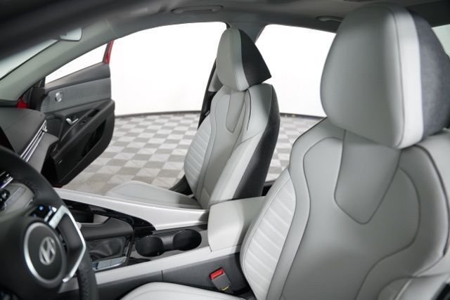 2025 Hyundai Elantra Limited - Photo 25