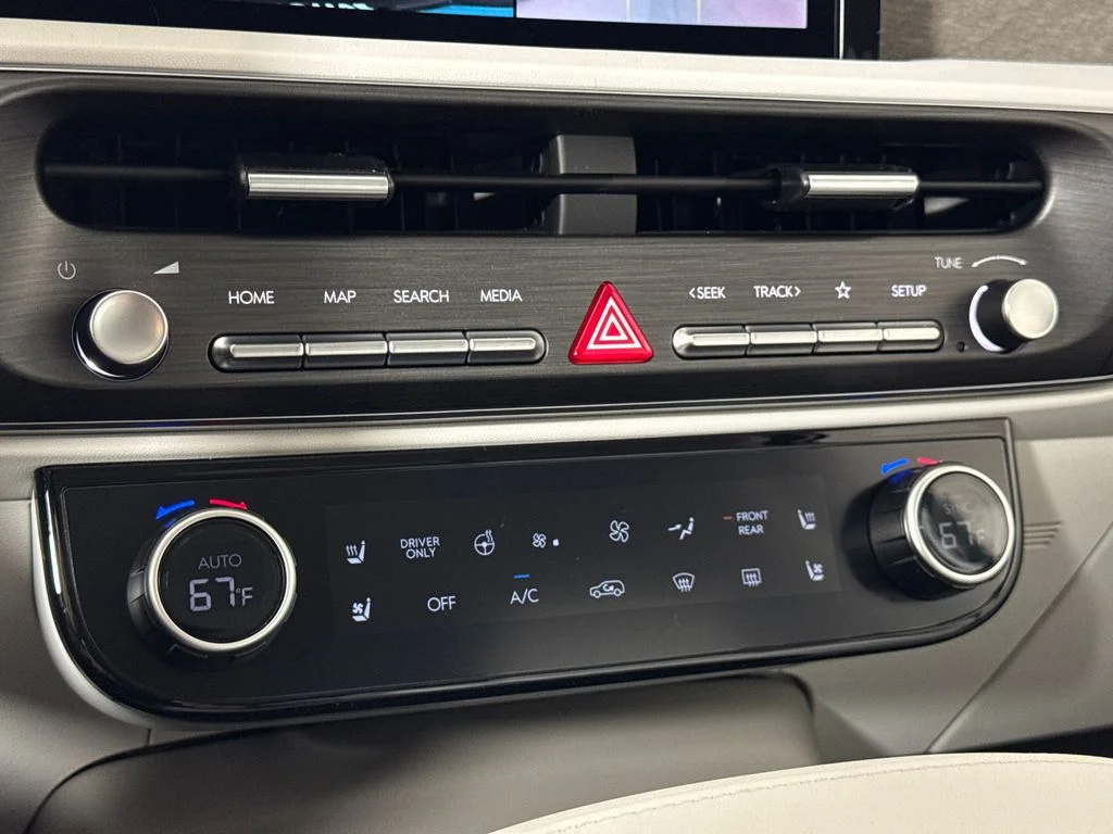 New 2026 White Hyundai SEL Premium image 24