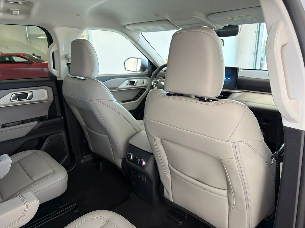 New 2026 Space White Metallic Ford Active image 35