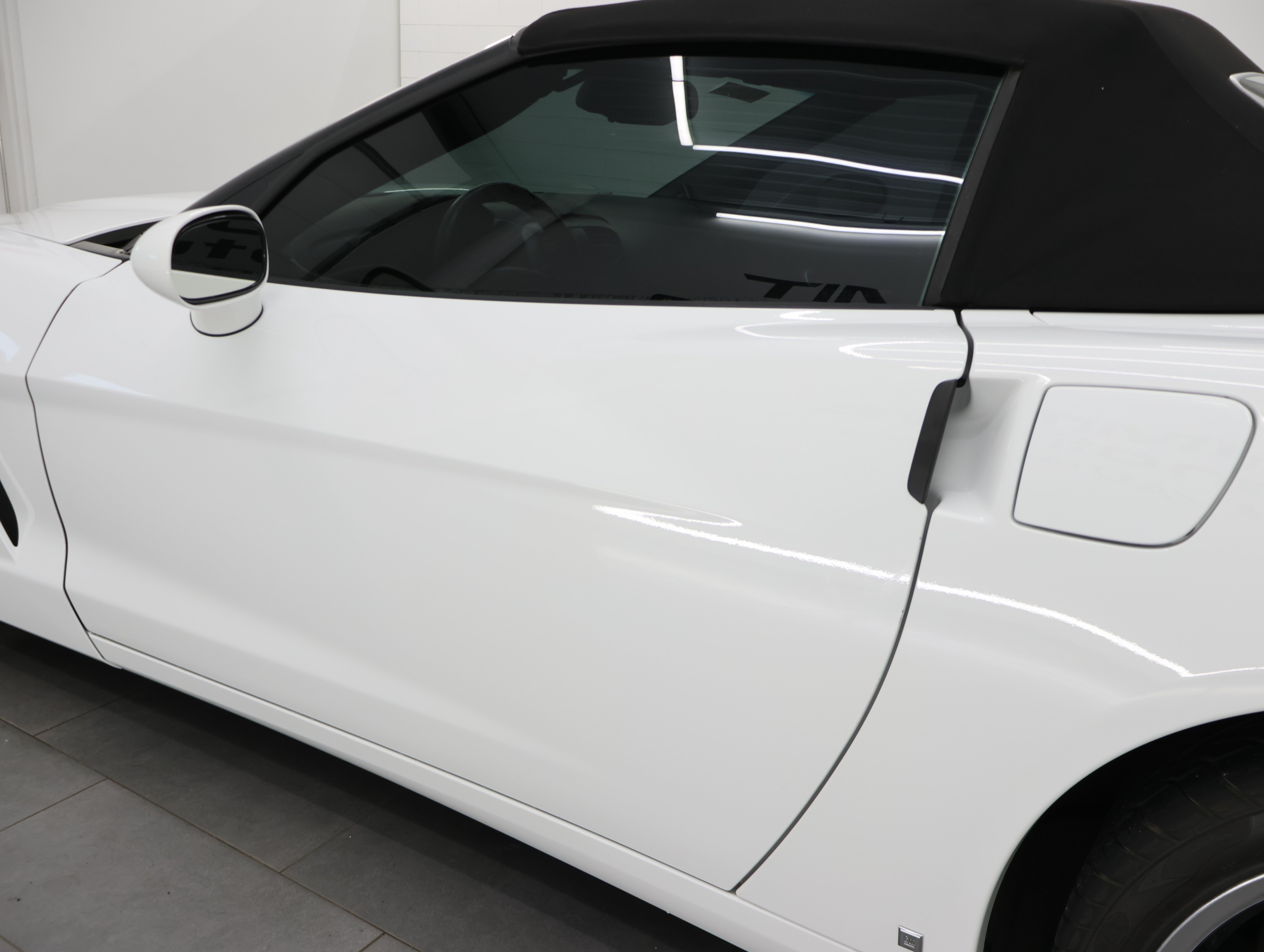 Used 2007 Arctic White Chevrolet  image 29
