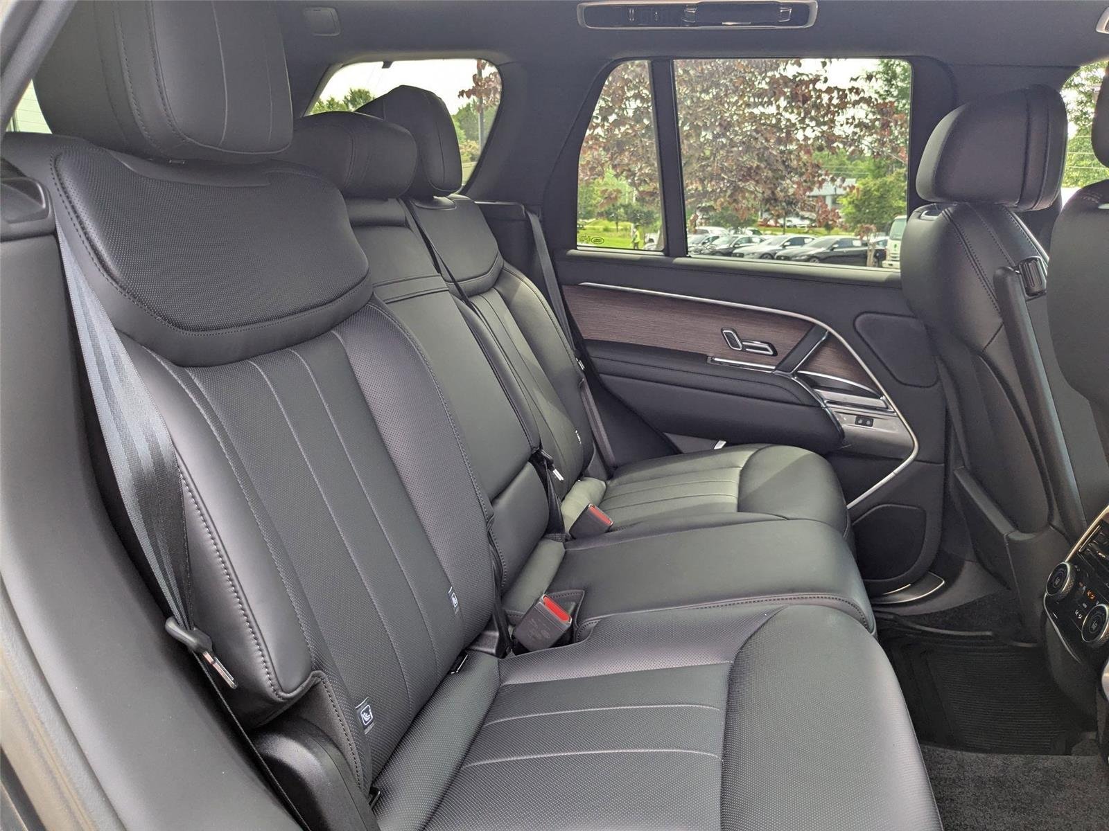 Used 2025 Carpathian Grey Premium Metallic Land Rover SE image 30