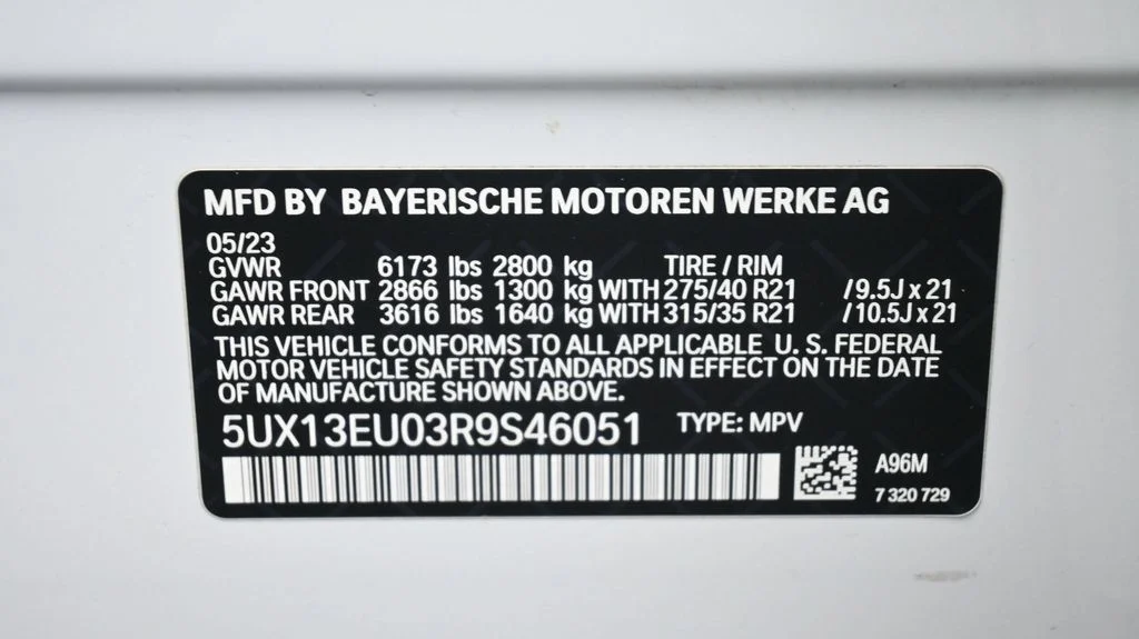 Used 2024 White BMW sDrive40i image 27