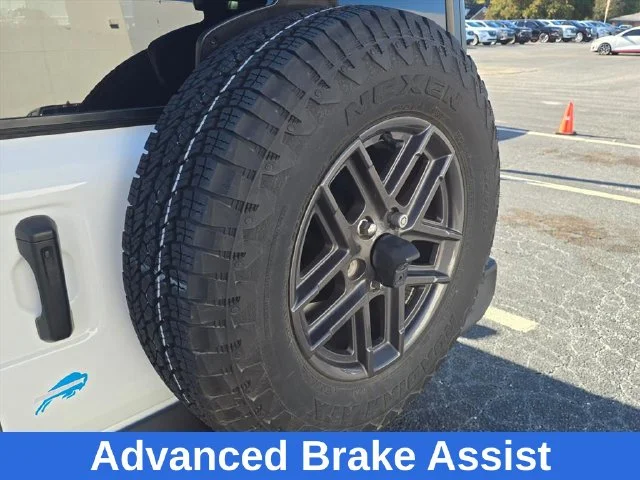 Used 2024 White Jeep Sport S image 19