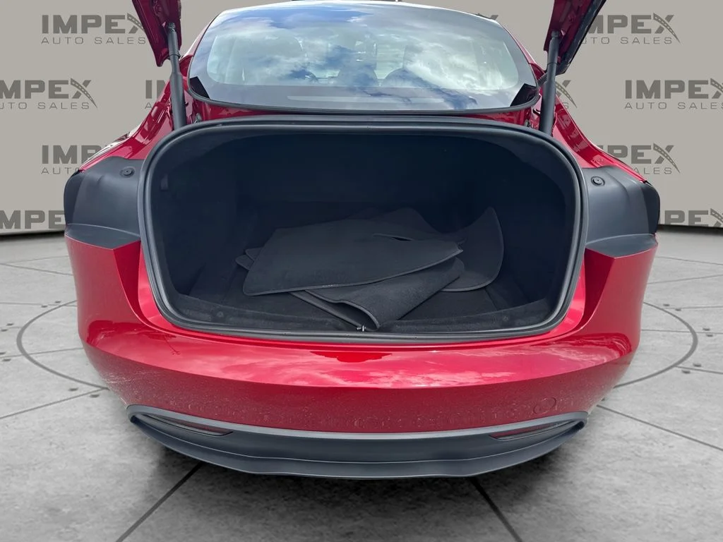Used 2024  Tesla Long Range image 31