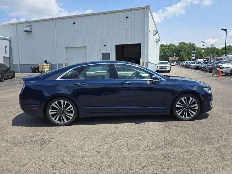 Used 2018 Blue Lincoln Reserve image 9