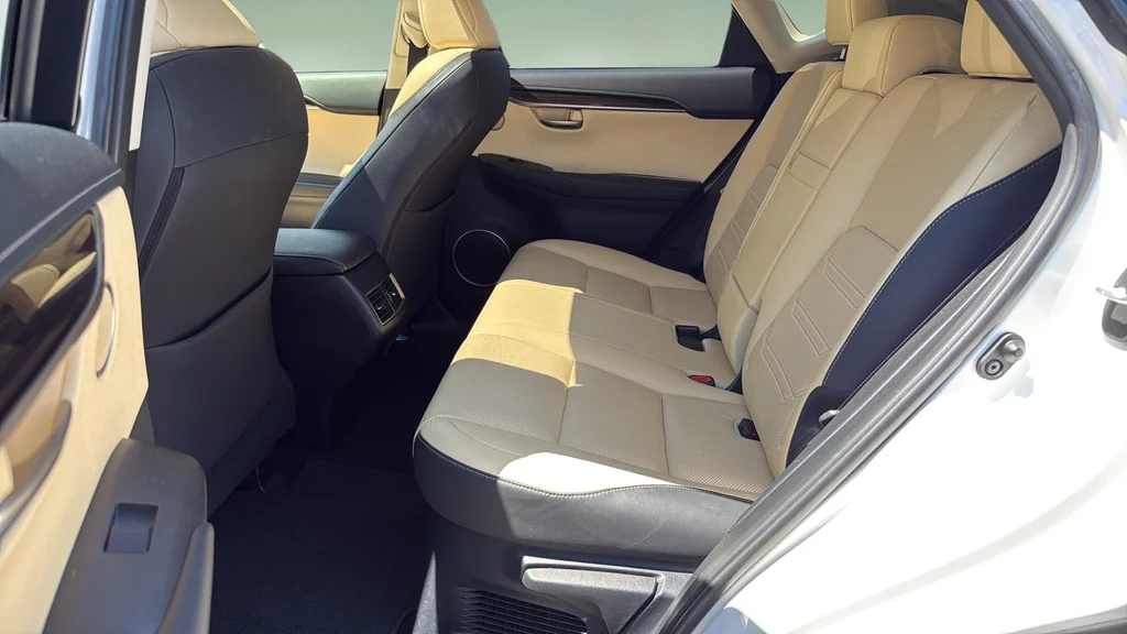 Used 2015 White Lexus 200t image 15
