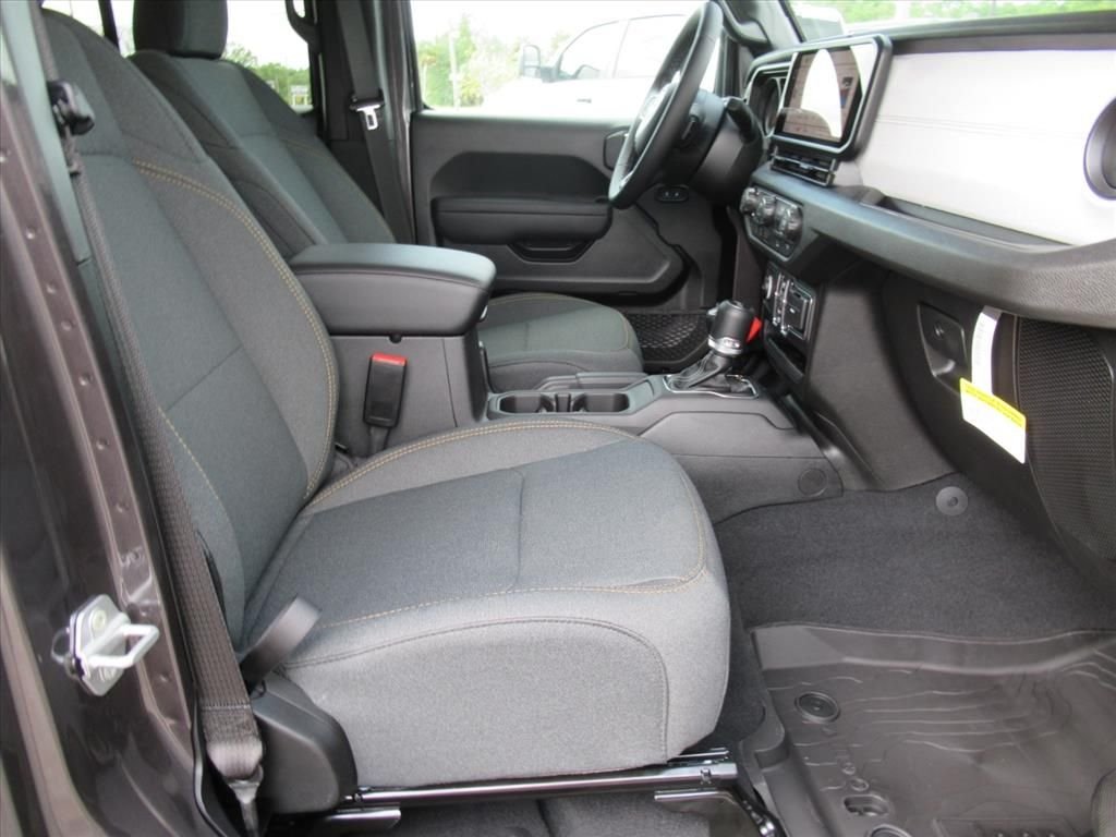 New 2026 Granite Crystal Metallic Clearcoat Jeep Sport S image 10