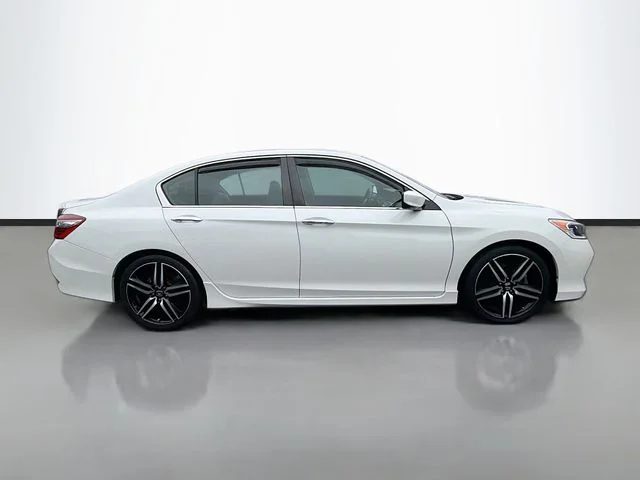 Used 2017  Honda Sport Special Edition image 8