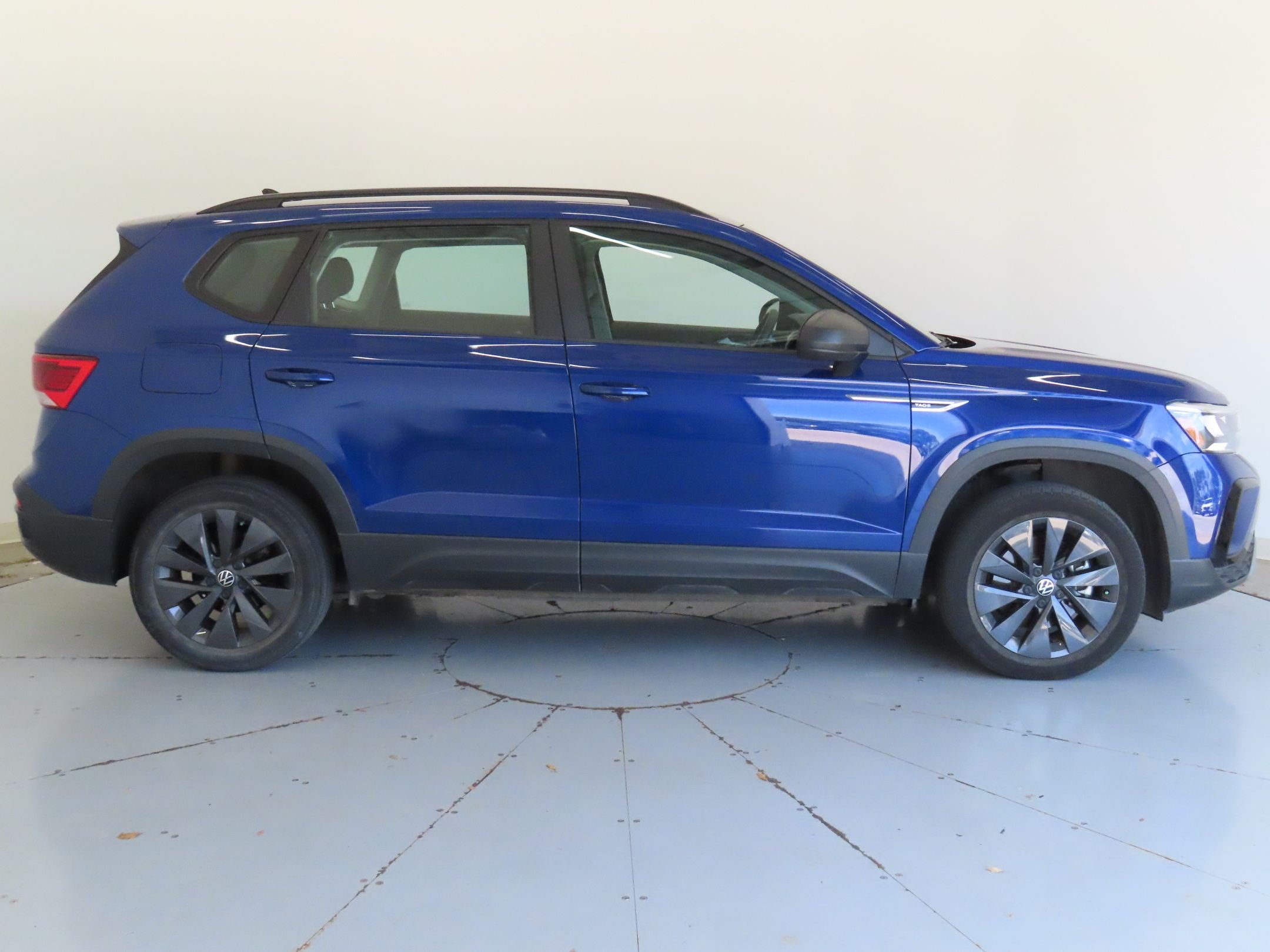 Used 2023 Blue Volkswagen 1.5T S image 2