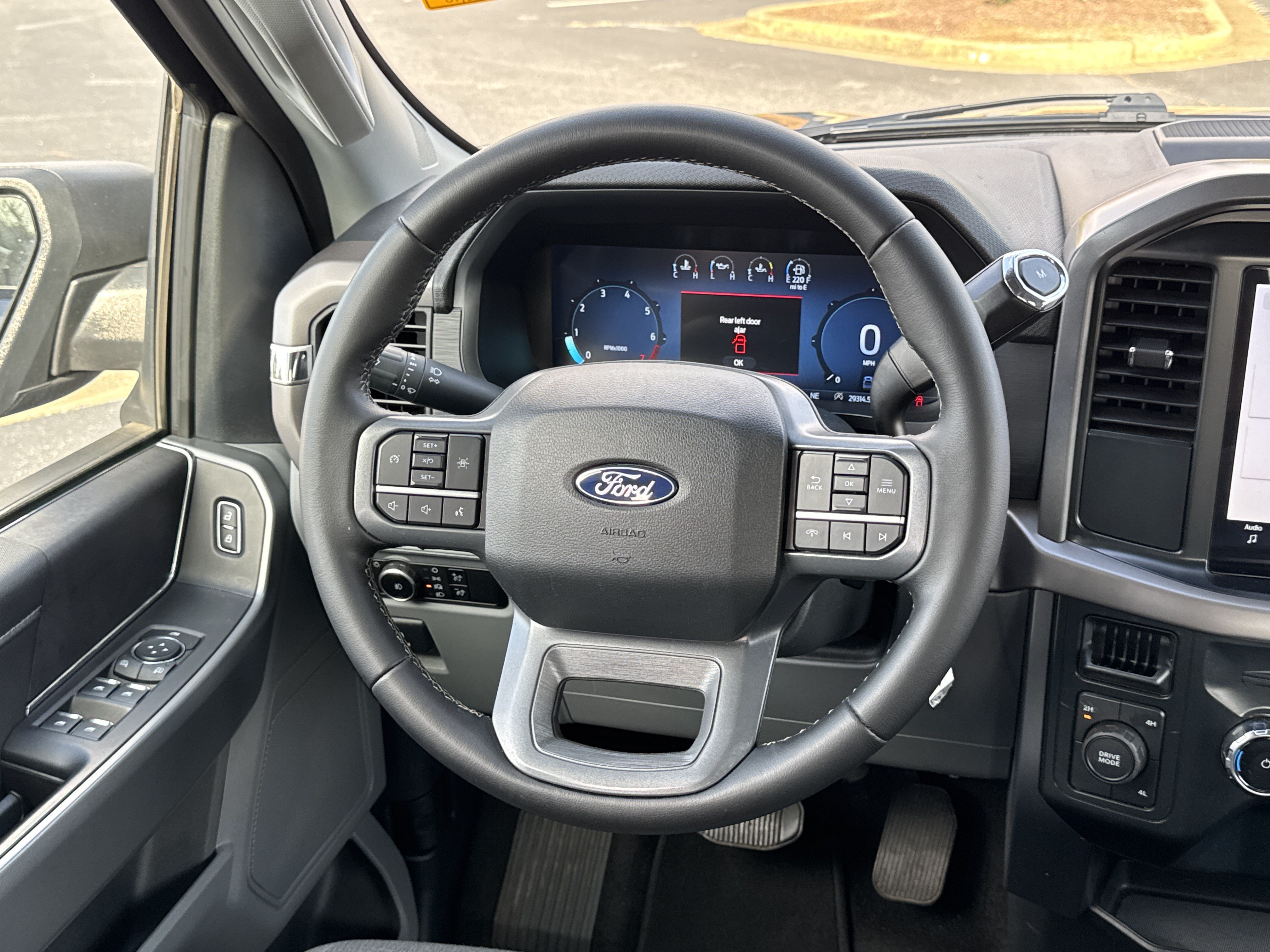 2025 Ford F-150 XLT - Photo 24
