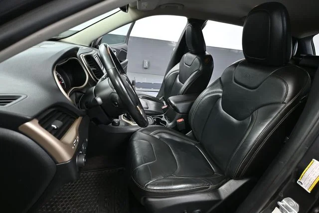 Used 2016 Gray Jeep Latitude image 23