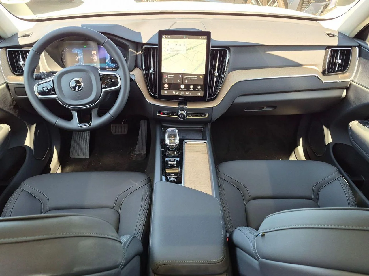 New 2026 Crystal White Volvo Plus image 11