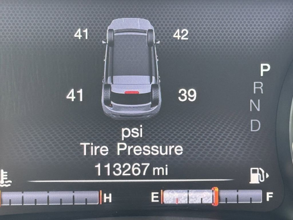 Used 2018 Gray Jeep Latitude image 17