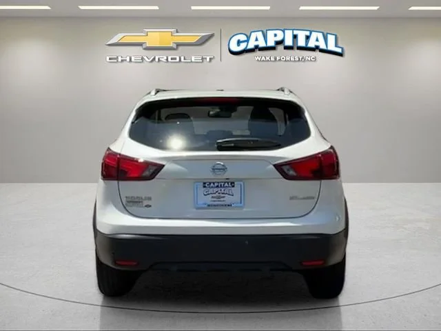 Used 2019 White Nissan SL image 4