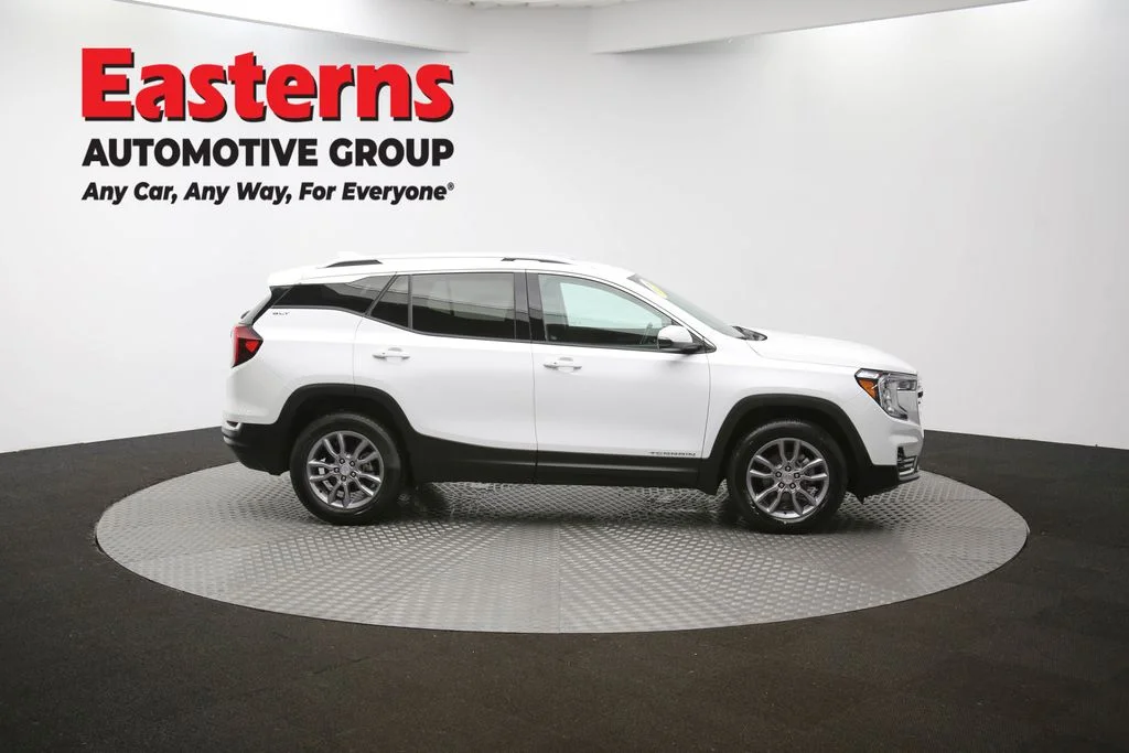 Used 2024 White GMC SLT image 45