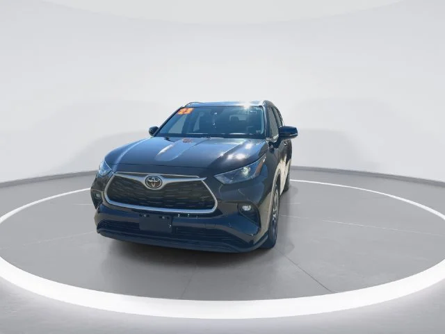 Used 2023 Black Toyota XLE image 3