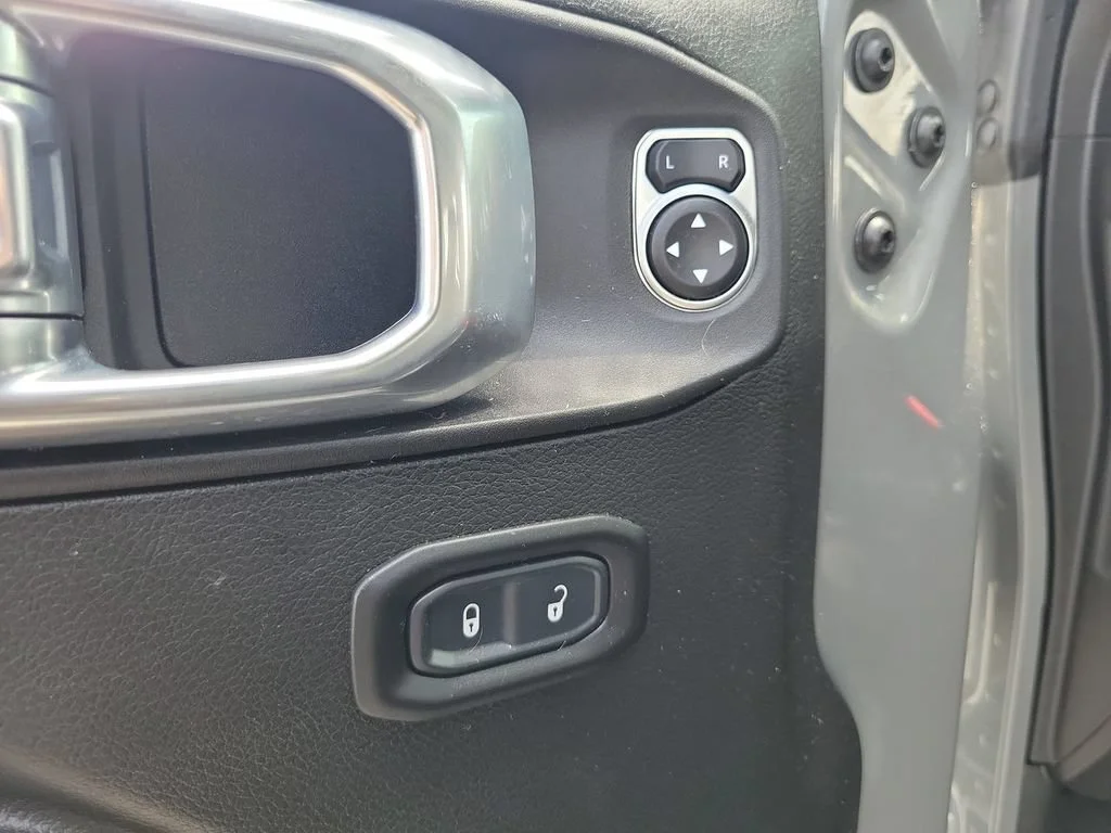 Used 2022 Gray Jeep Rubicon 4x4 image 23
