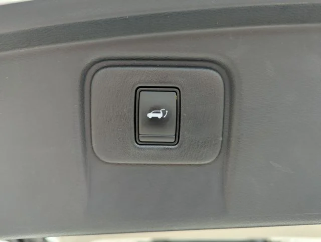 Used 2019 White Nissan Platinum image 21