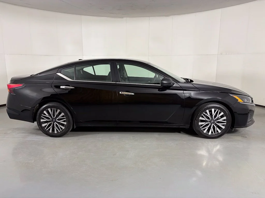 Used 2024 Black Nissan 2.5 SV image 9