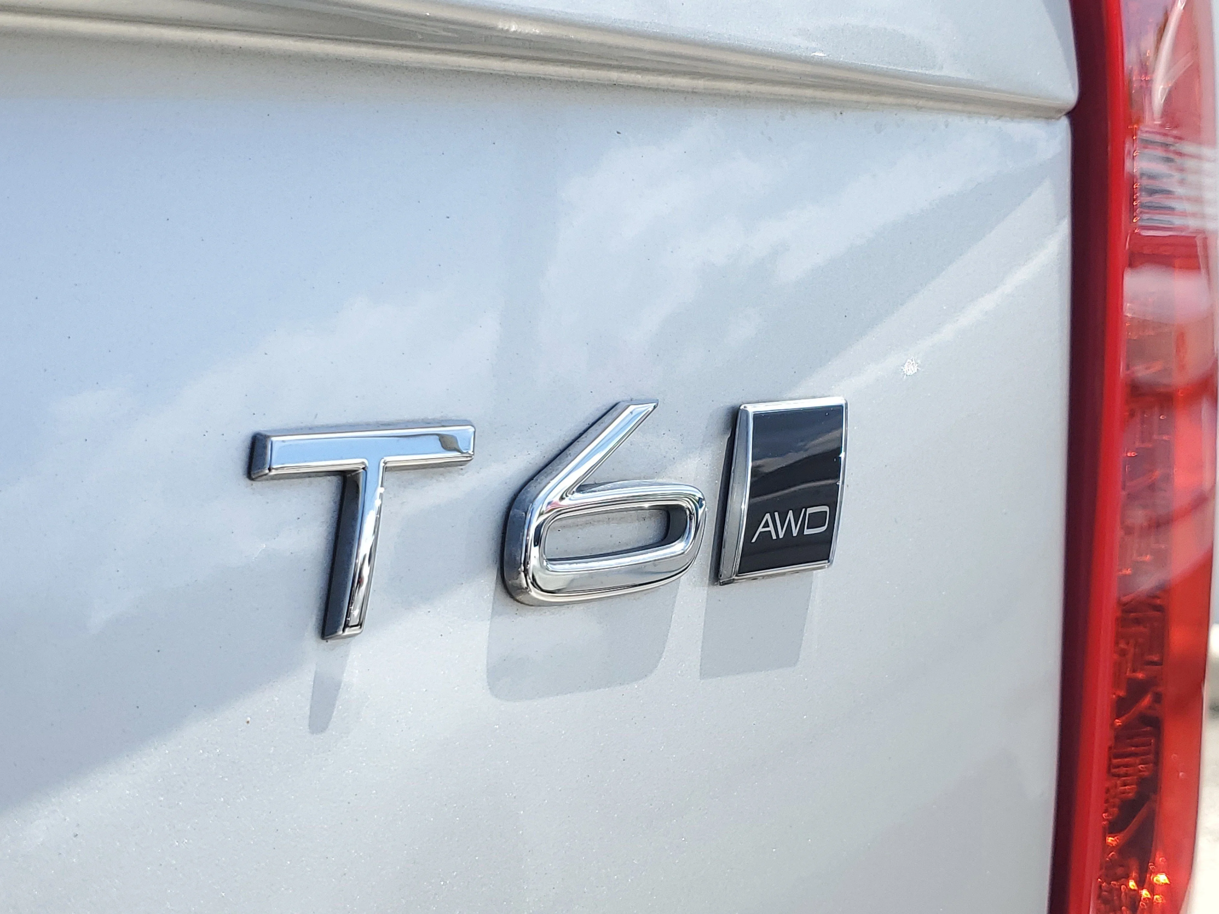 Used 2022 Bright Silver Metallic Volvo T6 Momentum image 10