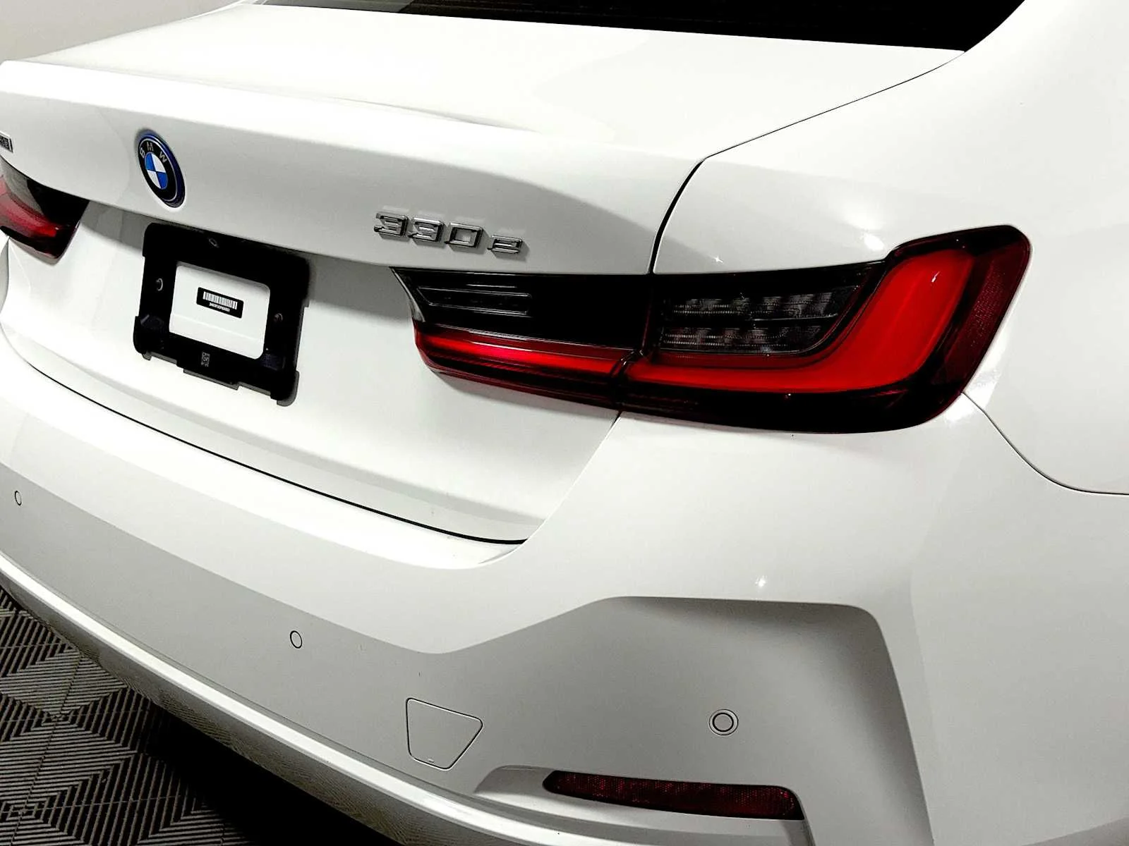 Used 2023 Alpine White BMW 330e xDrive image 28