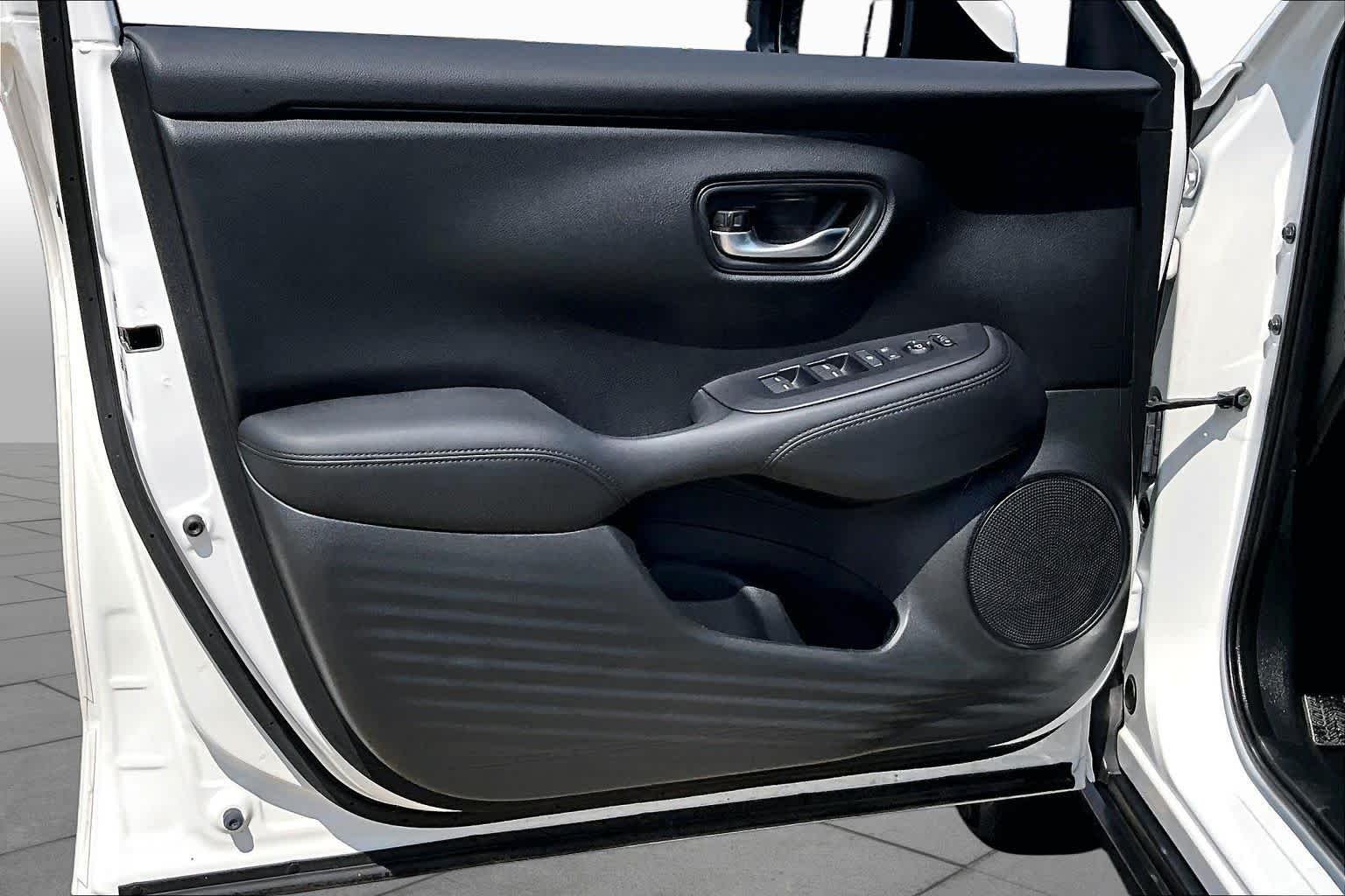 Used 2025 Platinum White Pearl Honda LX image 22