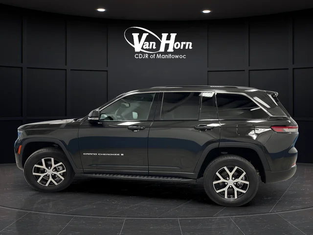 Used 2025 Pearlcoat Jeep Limited image 8