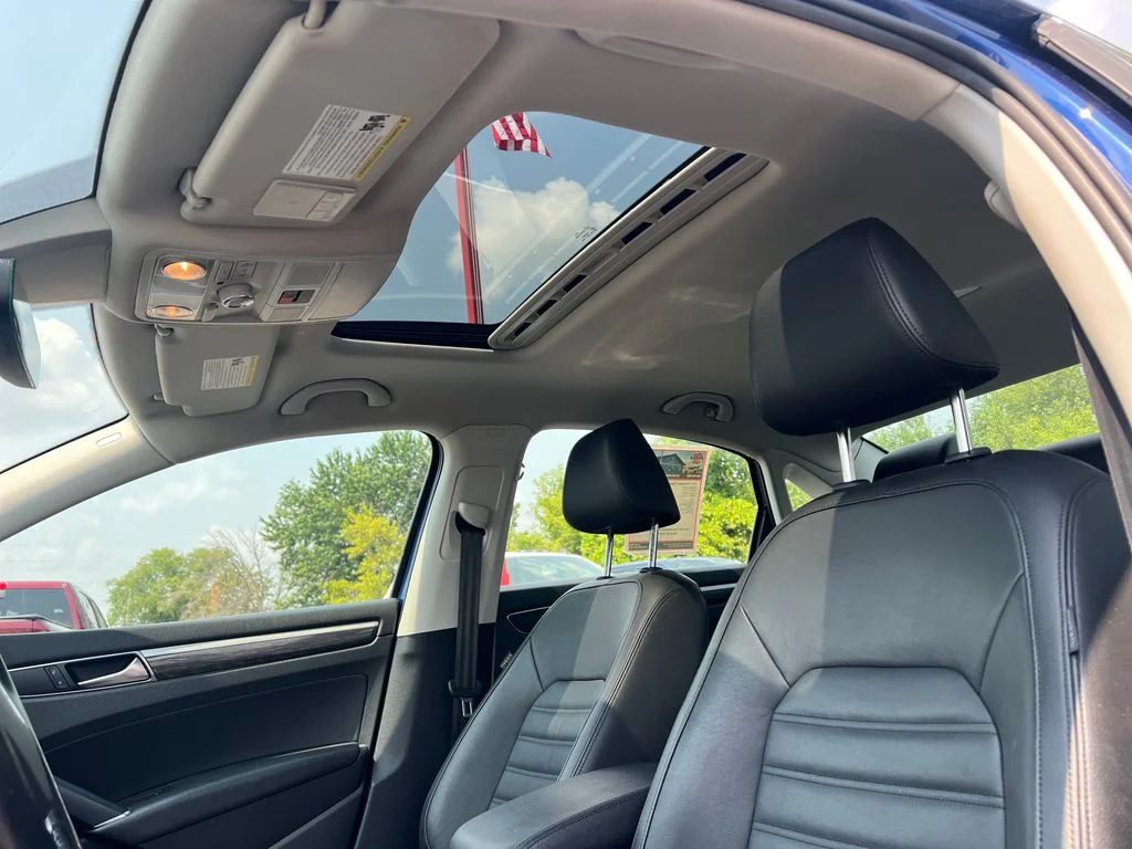Used 2017 Blue Volkswagen SEL Premium image 23